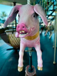 Piggy: Carousel 1900
