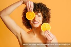 Happy woman in orange studio with orange slices 41qdl4
