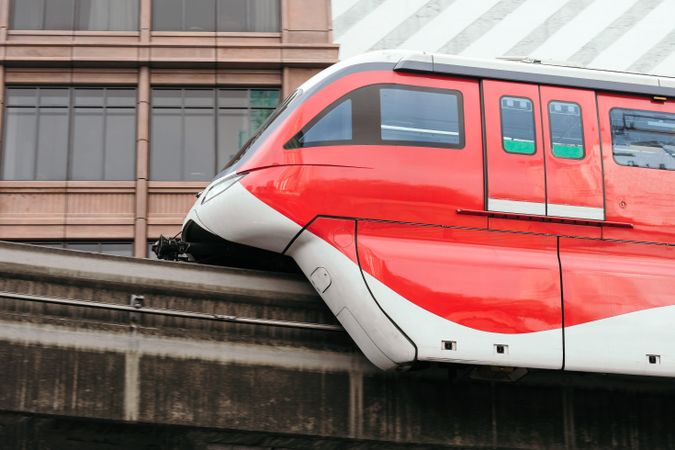Train on a monorail