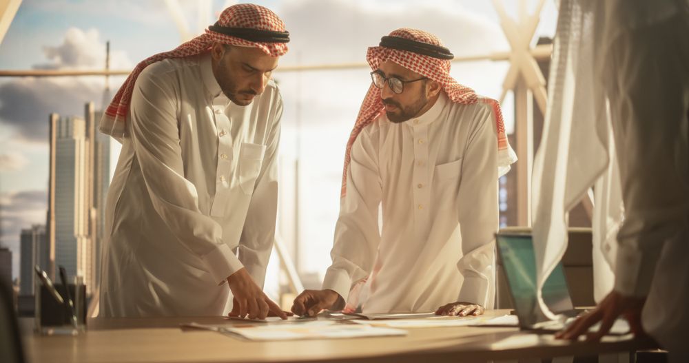 International Business Consultant Advises Arab Company Owners on Financial Growth Strategy Plan.