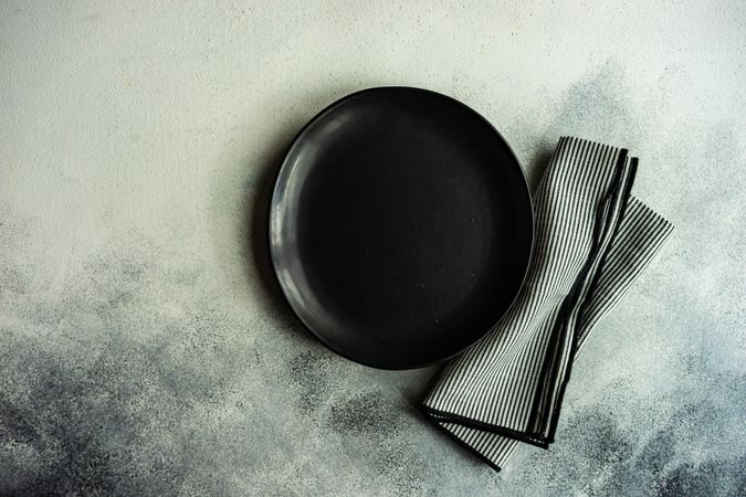 Minimalistic table setting