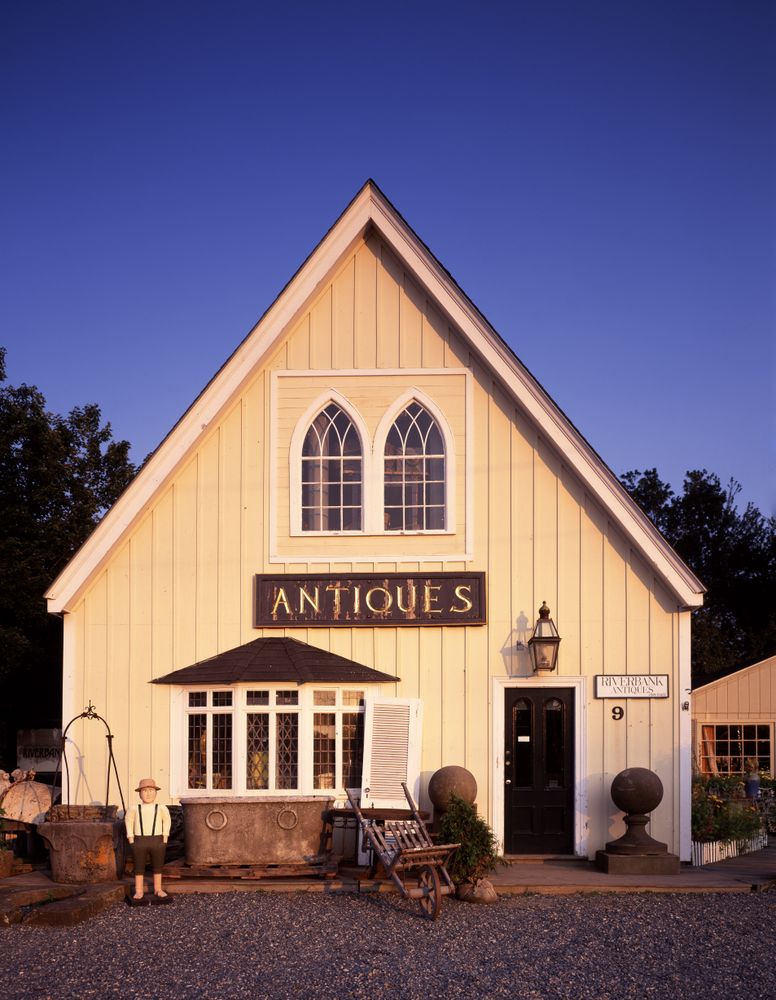 Riverbank Antiques barn, Wells, Maine