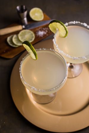 Preparing a margarita cocktail