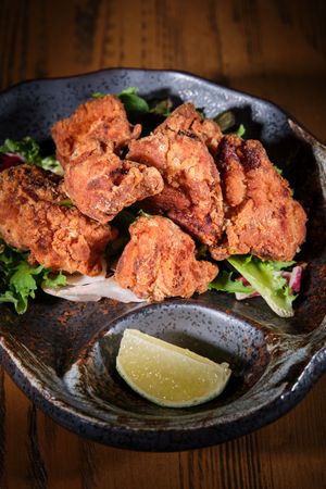 Fried wings with green salad