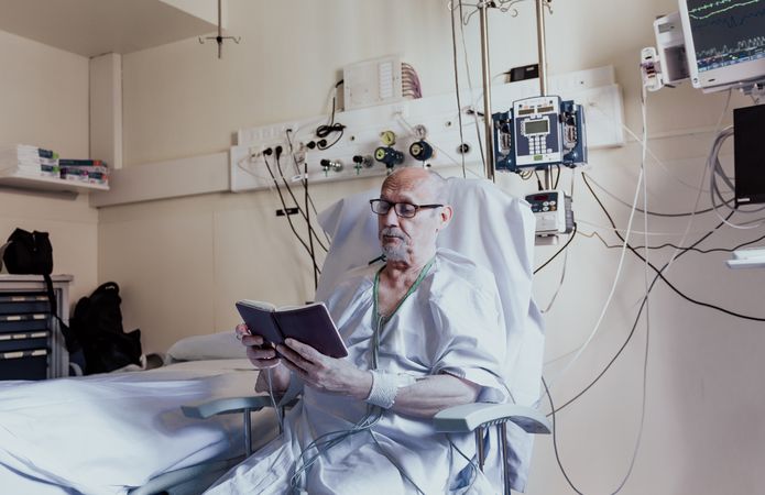 Older man admitted to a hospital room.