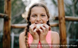 Portrait of a girl eating picnic food outdoors 0WZoPb