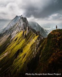 Man standing on top of mountain 4MJnEb
