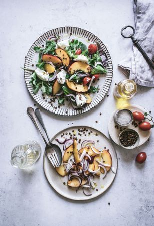Salad with nectarines and crunchy lentils