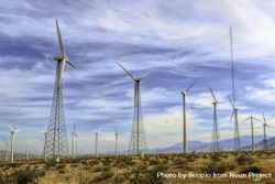 Wind turbines of Palm Springs at daytime 5nMnM0
