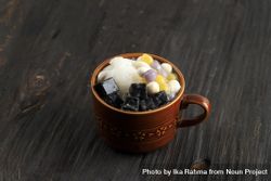 Sweet Taiwanese dessert with toppings 4Ovjg5