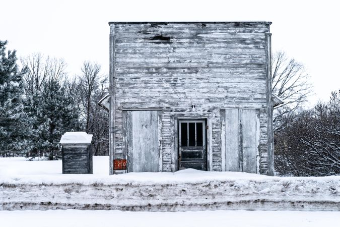 Abandoned barn in the snow