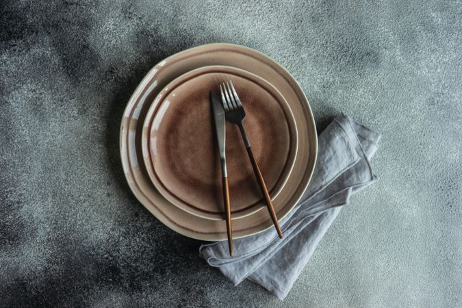 Table setting with light pink plates