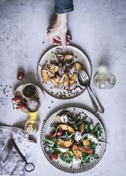 Salad with nectarines and crunchy lentils