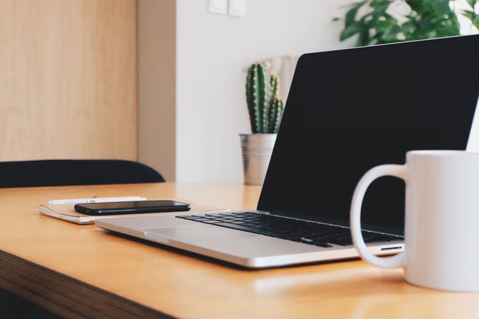 Minimalist Work Desk Display