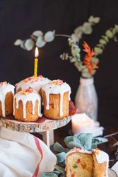 Mini Easter cakes with drip frosting and dried fruit topping