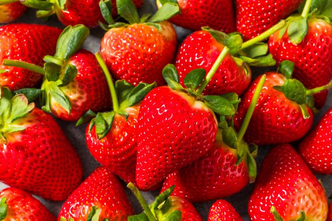 Organic Raw Red Long Stem Strawberries