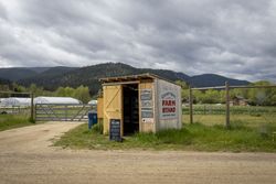 Farm stand in the Rocky Mountains with mountains in the background 4MdEz5