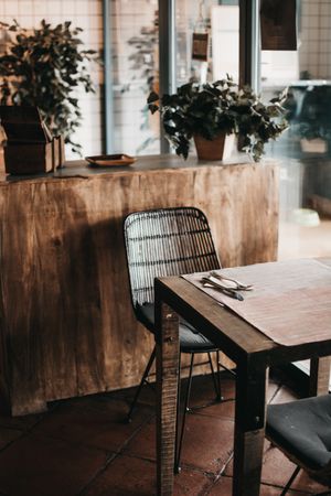Table and chairs in cozy room