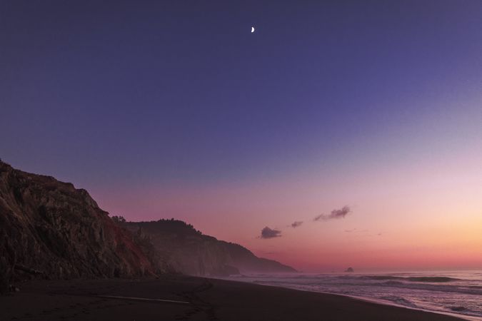 Cliffs of the pacific north west during beautiful sunset
