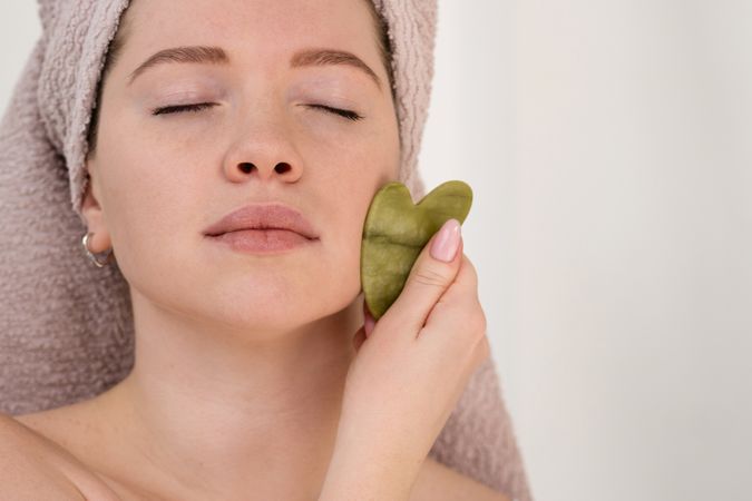 Facial skincare with natural stone