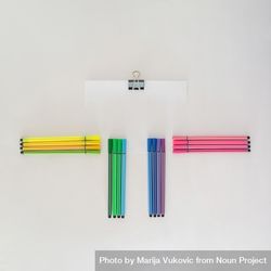 Arrangement of colorful pens with notepaper and copy space 4dJpD0