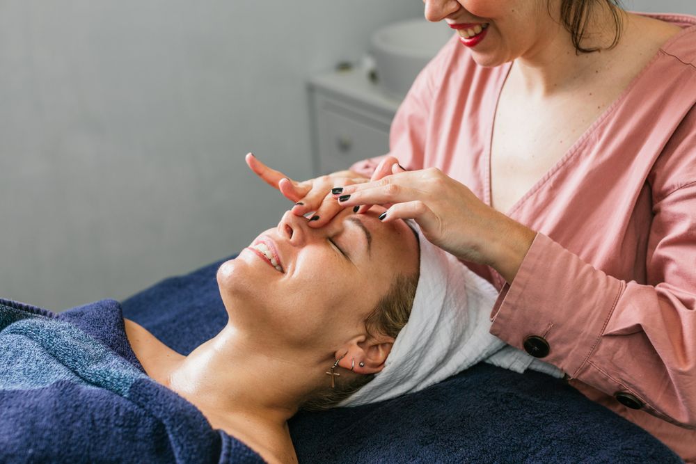 Anonymous masseuse doing massage for woman in spa salon