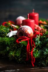 Side view of Christmas wreath with candles