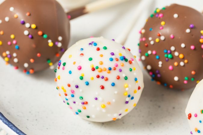 Homemade Vanilla and Chocolate Cake Pops