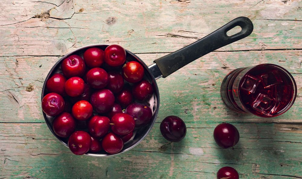 Saucepan with cherries