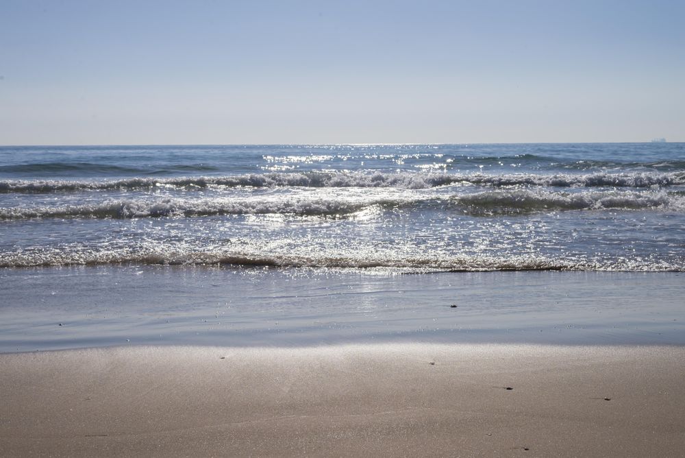 Waves coming into beach
