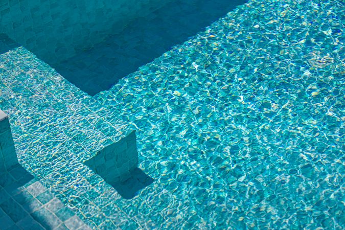Clear pool water