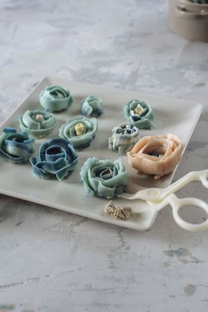 buttercream flower ready for decorated