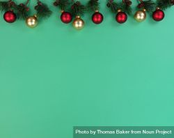 Christmas decorations on green background 5r2Yp5