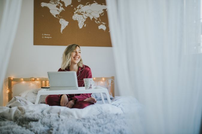 Woman sitting in bed with tablet