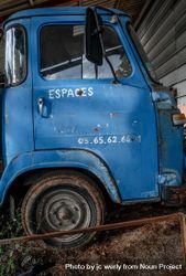 Vintage blue truck 4Oq6v0