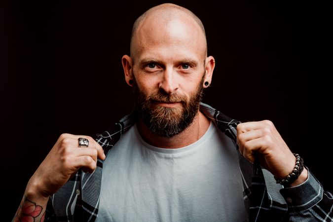 Young bald guy showing tattoos