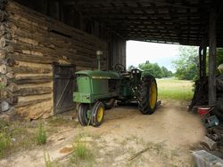 Old rural county farm tractor in North Carolina 10Wgy0