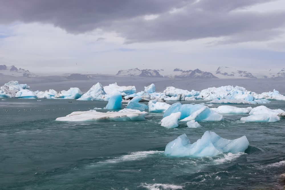 Iceland, Jokulsarlon Lagoon, Turquoise icebergs floating in Glacier Lagoon on Iceland.