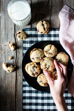 Plate with vegan cookies with chocolate chips
