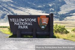 Yellowstone National Park sign 4d2xa0