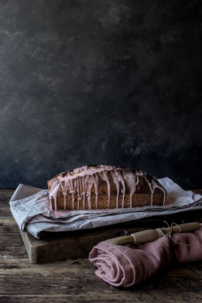 Delicious orange cake with poppy seeds and creme