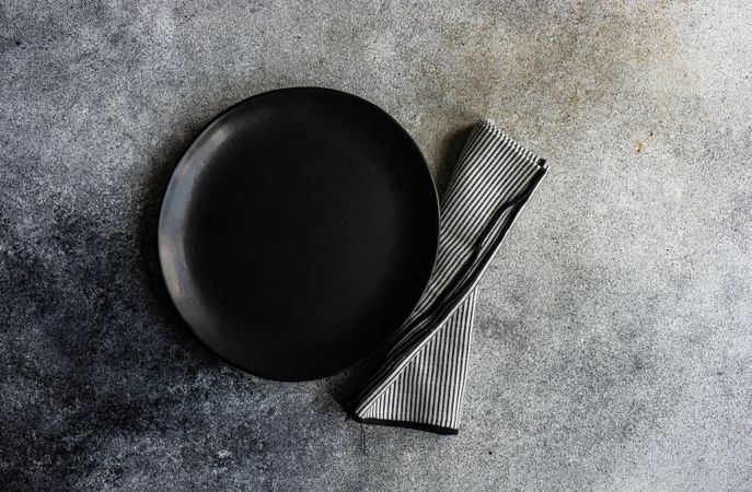 Minimalistic dark table setting