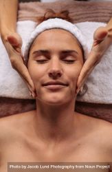 Beautiful  woman getting a face massage 0WOakP