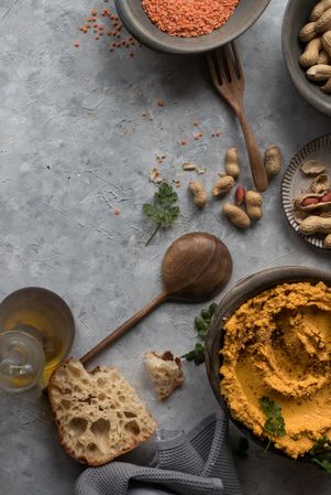 Lentil hummus with carrot and peanuts