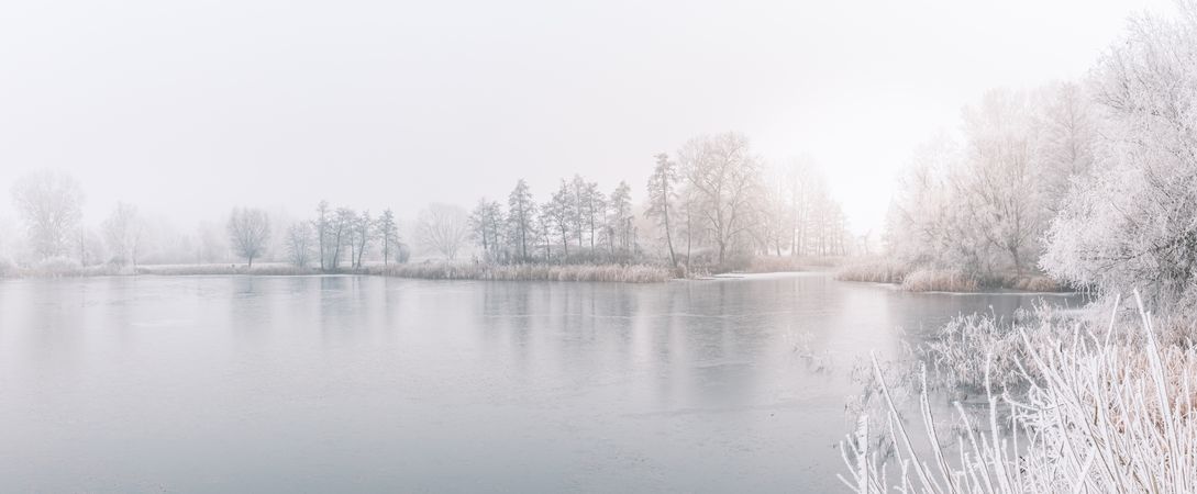Wide shot of a cold day on the lake