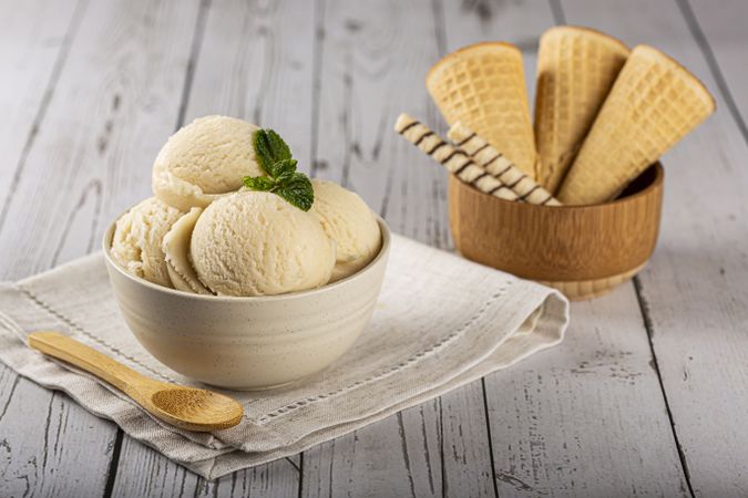 Bowl with vanilla ice cream balls.