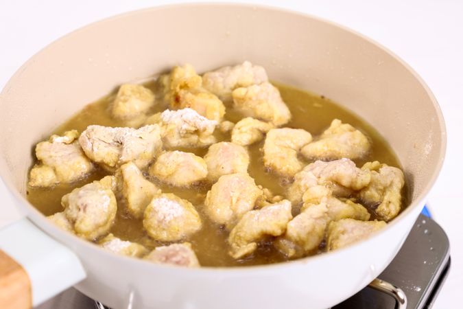 Frying Chicken Karaage Popcorn, Chunky Chicken Coated with Flour