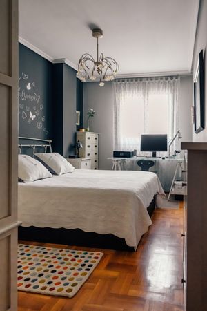 Double bedroom with home office
