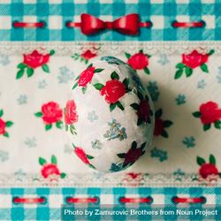 Floral patterned Easter egg with matching background 5kvJ30