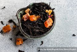 Papaya loose leaf tea in bowl on stone background 5oRNy0